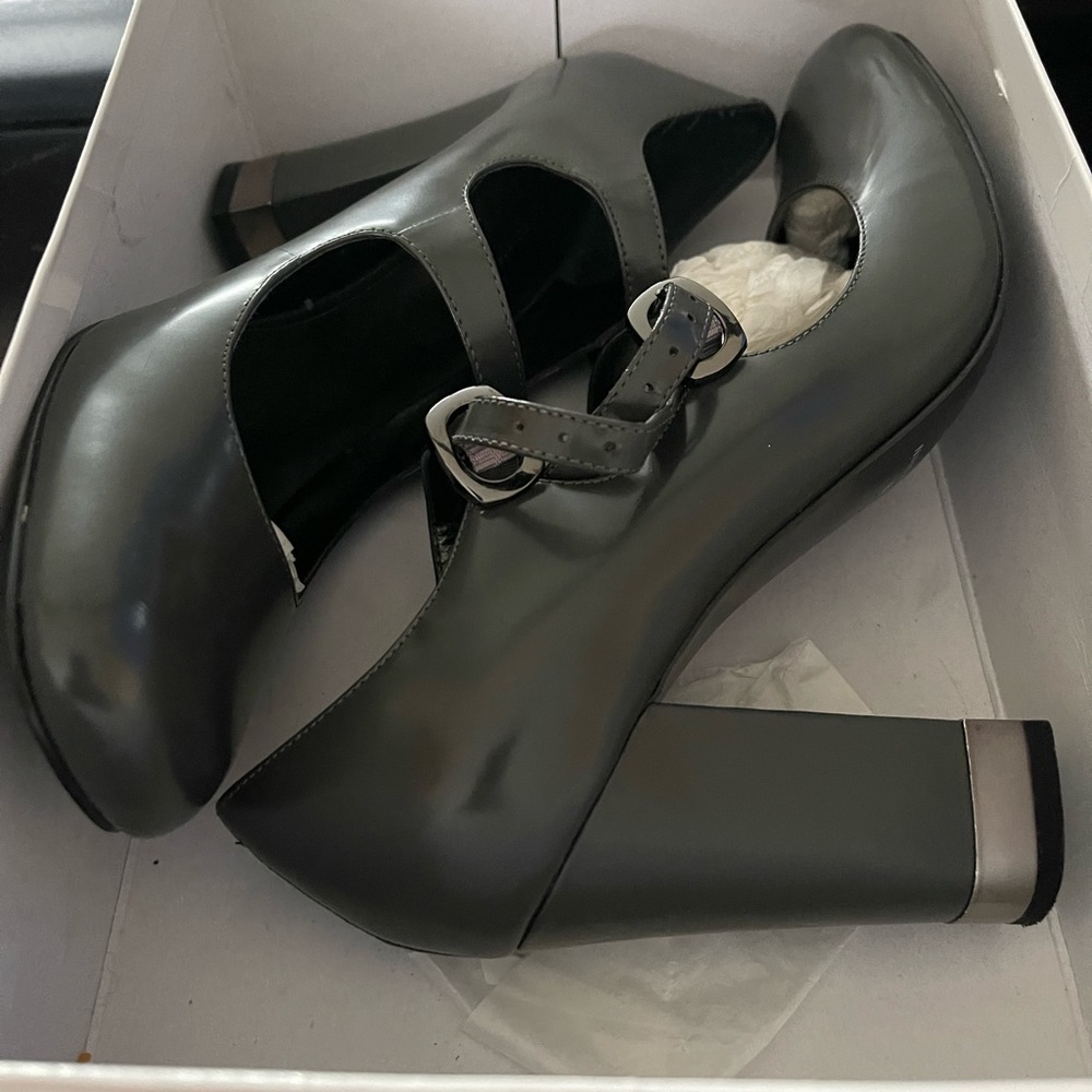 Nine West size 8   4 inch maryjane shoes
